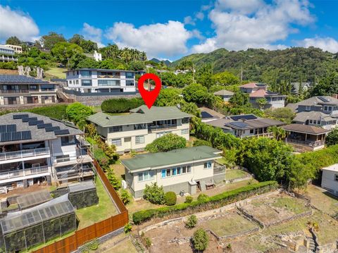 Photo of 3075 Pacific Heights Road, Honolulu, HI 96813 (MLS # 202514774)
