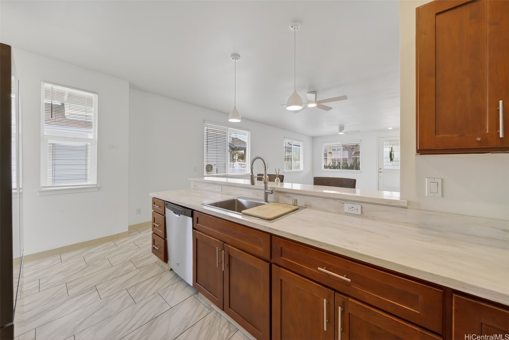 460 Kamaaha Avenue 5