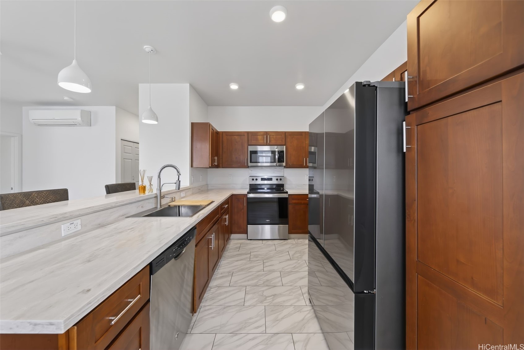 460 Kamaaha Avenue 5