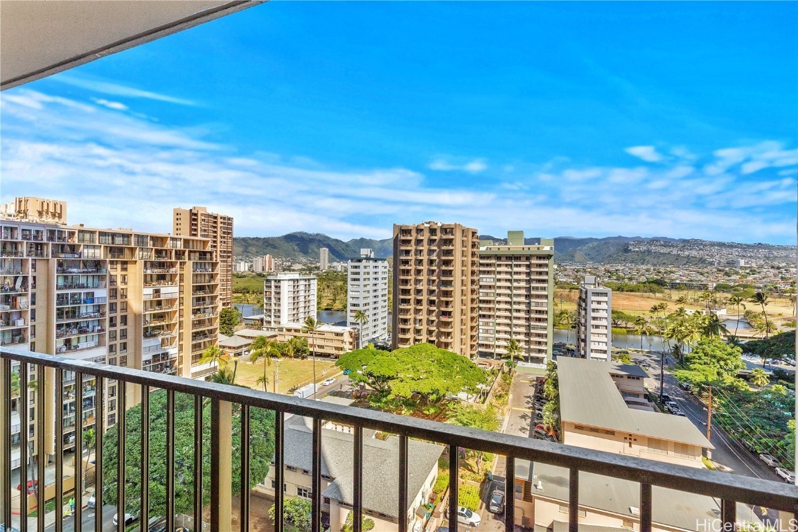 Waikiki Banyan Condominium