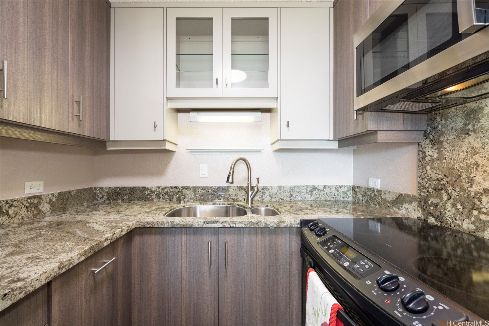 1054 Green Street 808