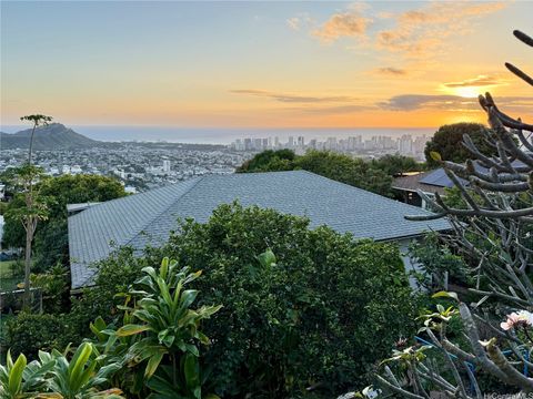 Photo of 3655 Nihipali Place, Honolulu, HI 96816 (MLS # 202604749)