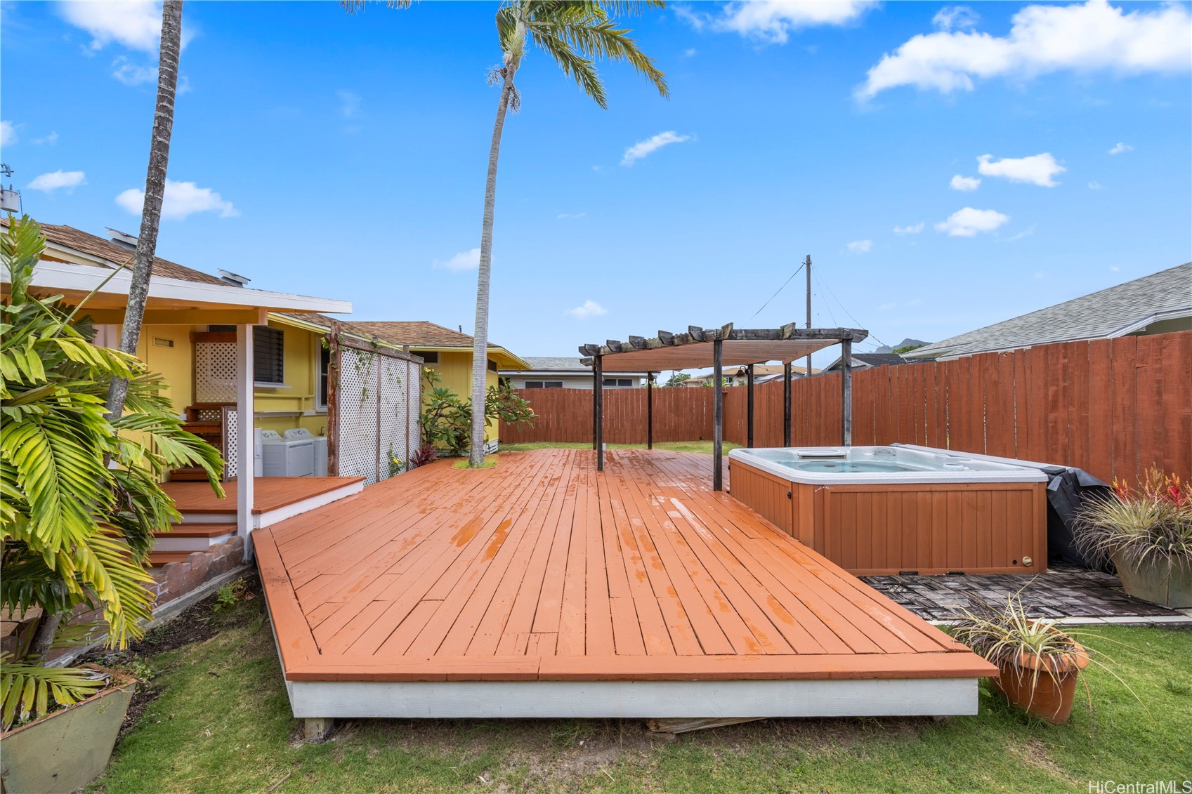 327 Manae Street