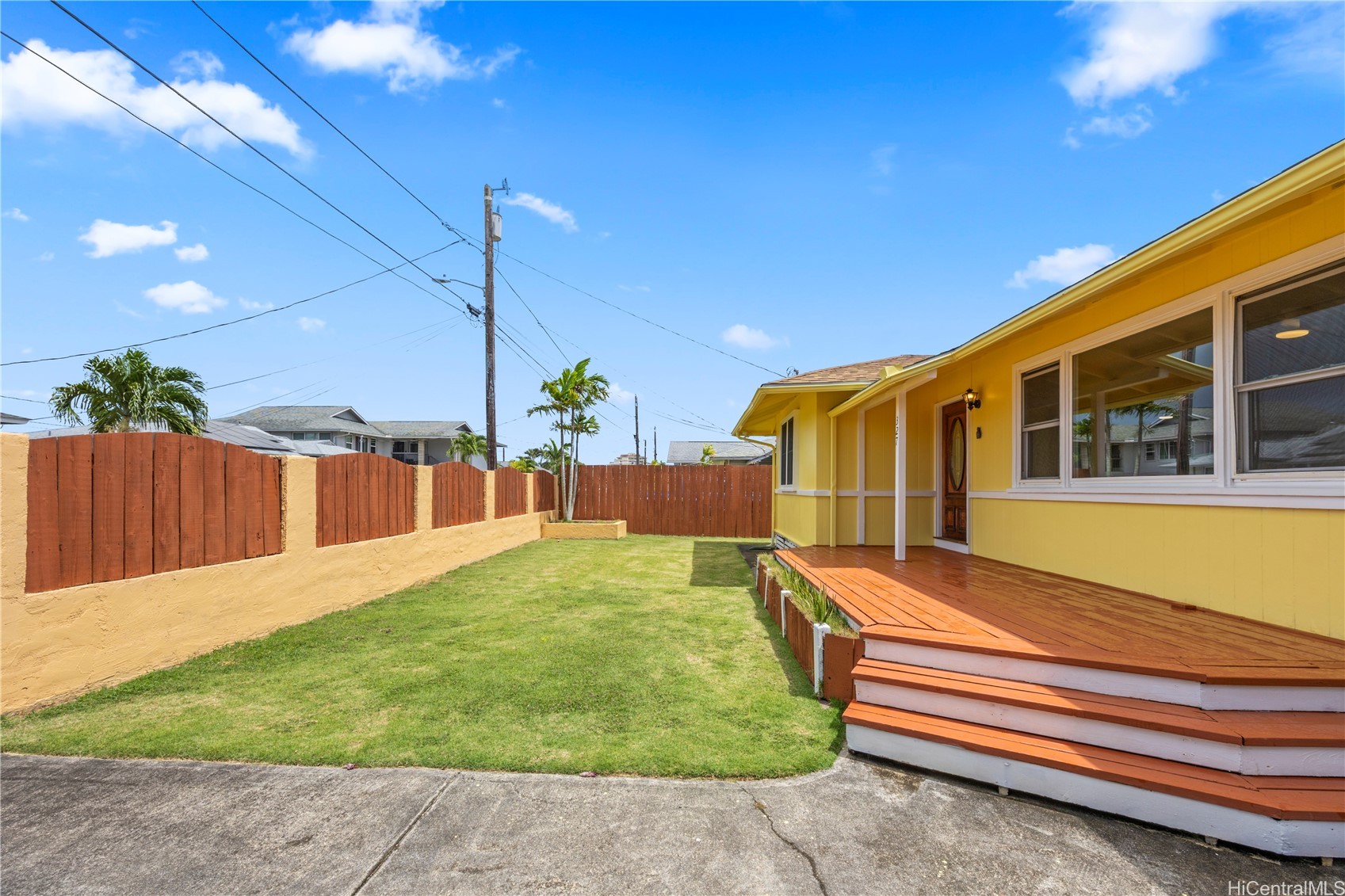327 Manae Street