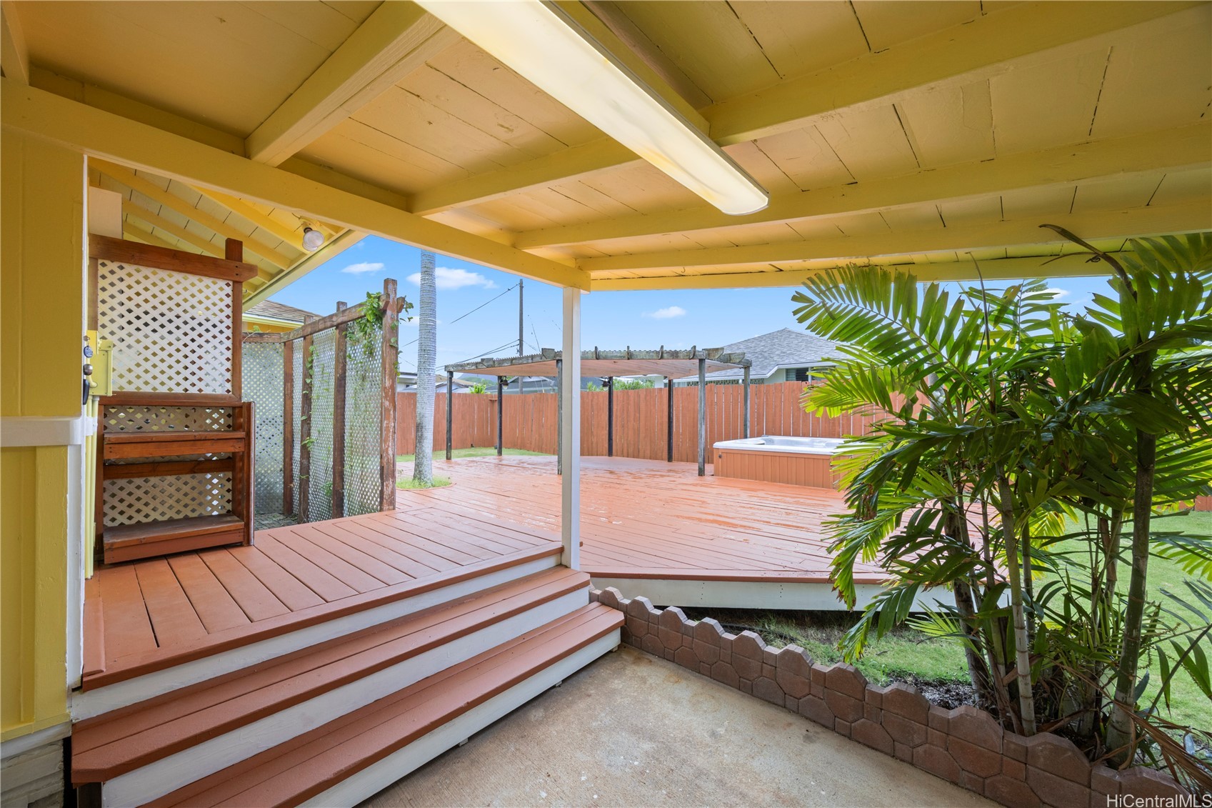 327 Manae Street