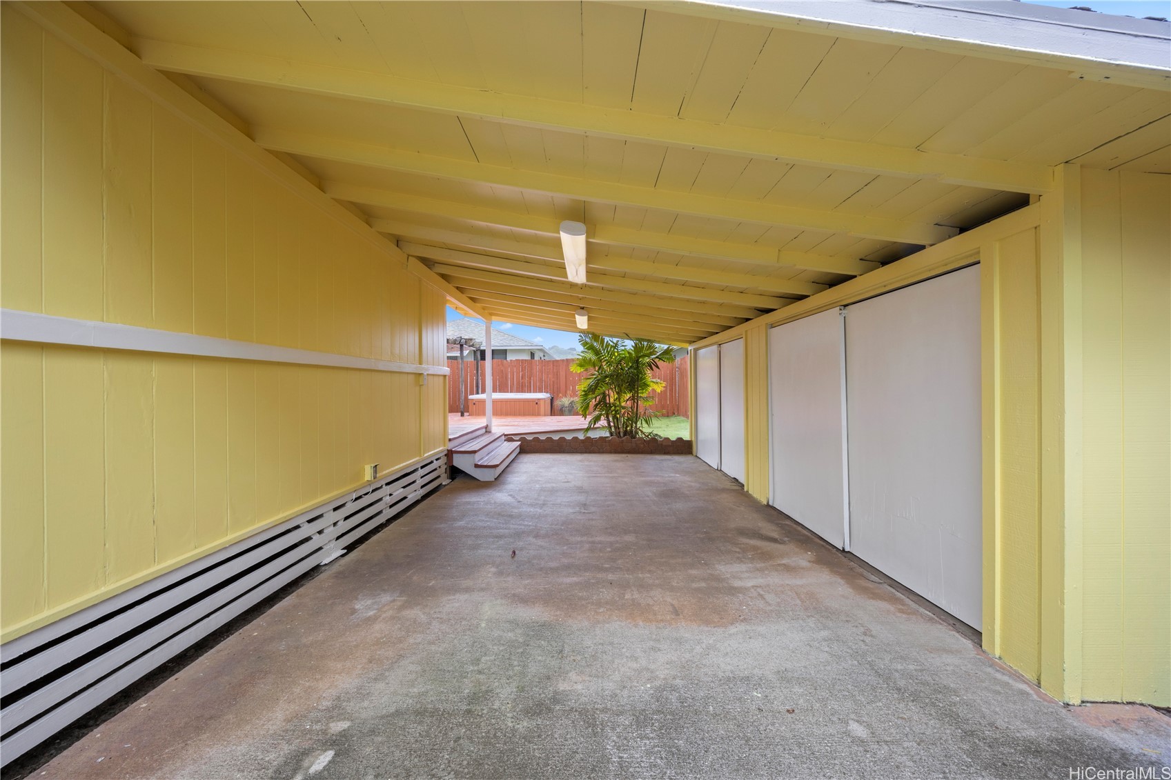 327 Manae Street