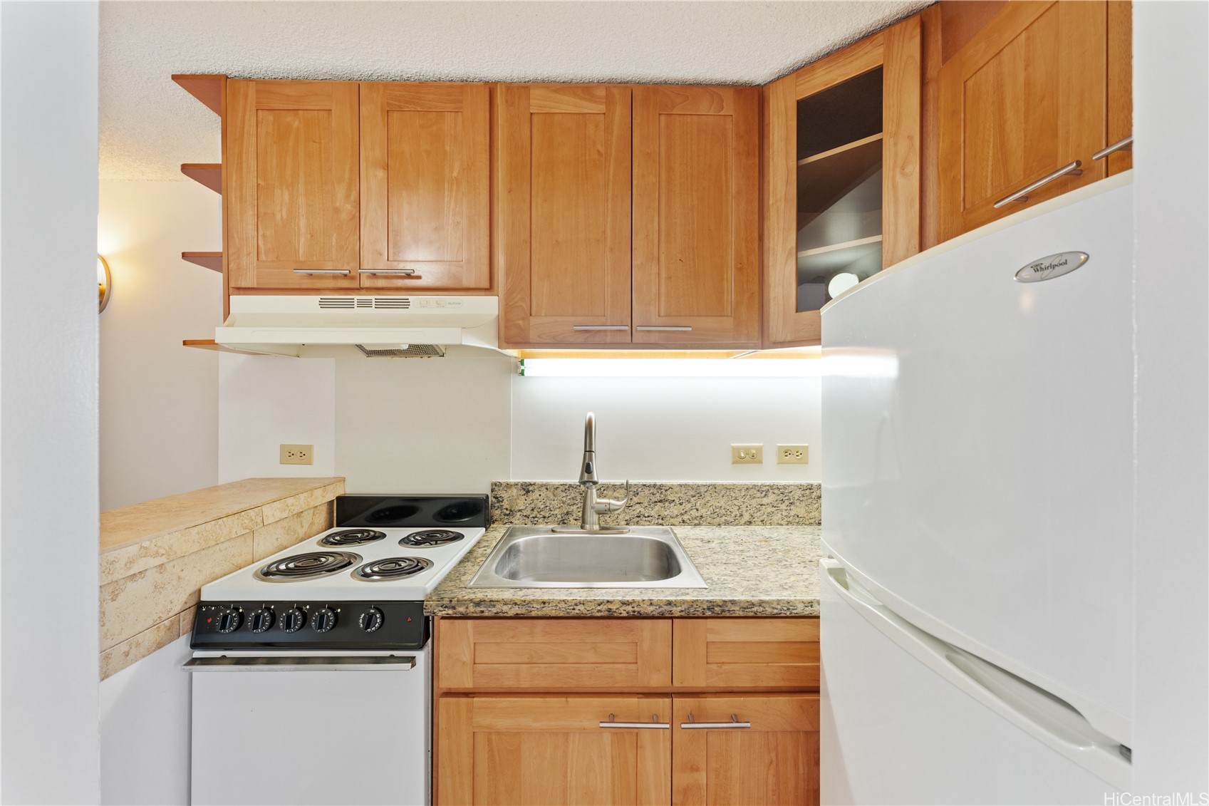 2525 Date Street 2704