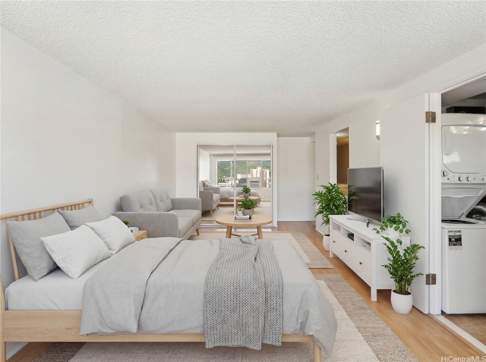 2525 Date Street 2704