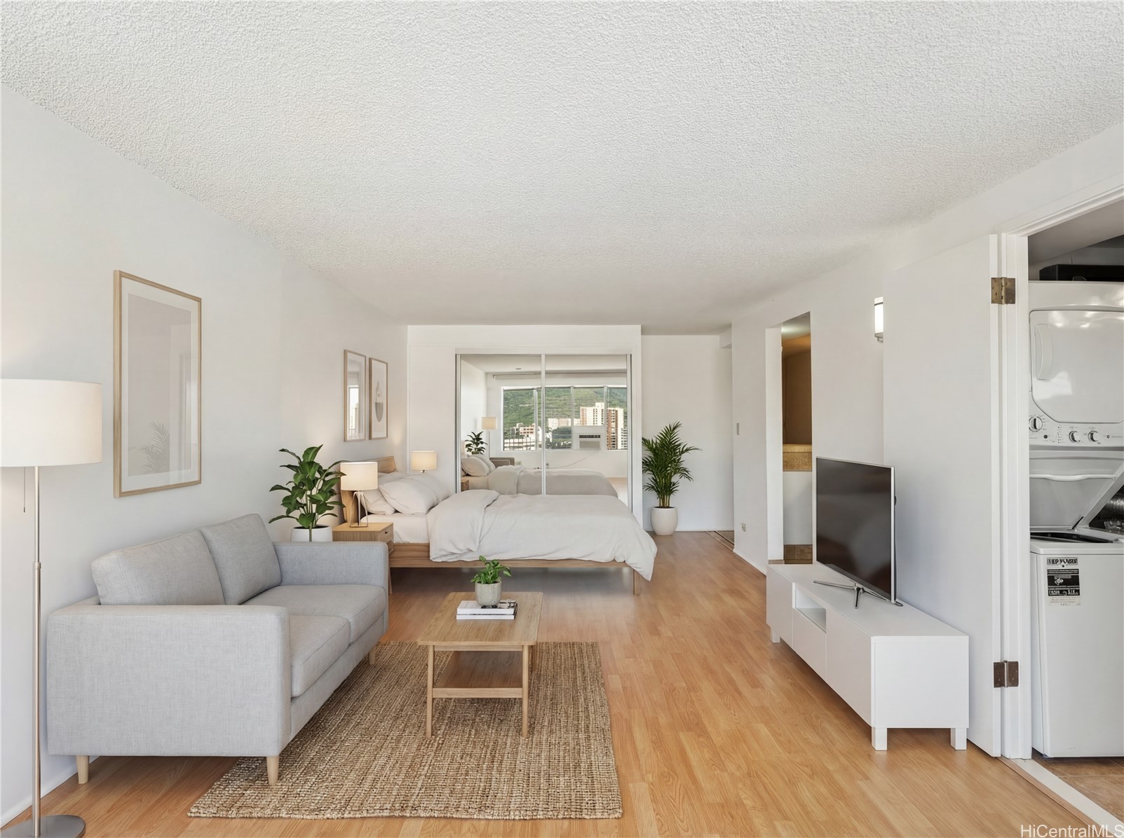 2525 Date Street 2704