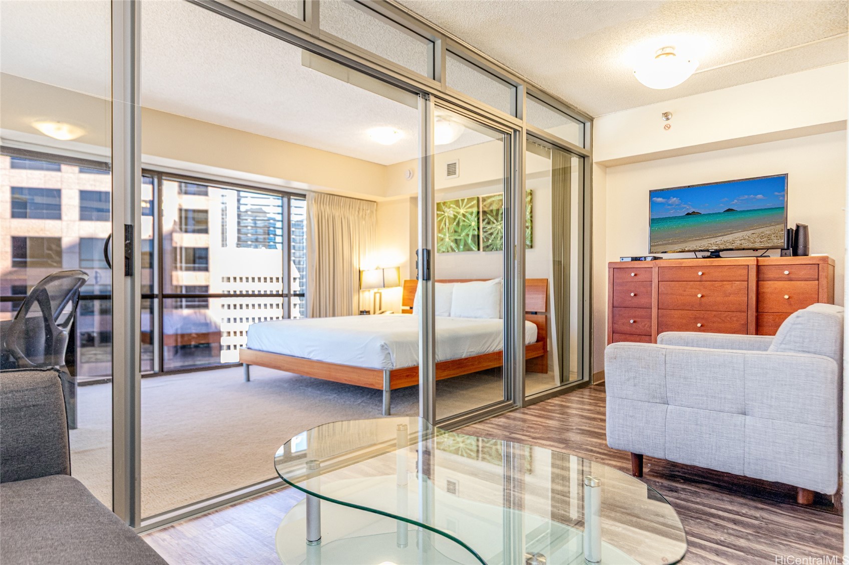 1088 Bishop Street 2001