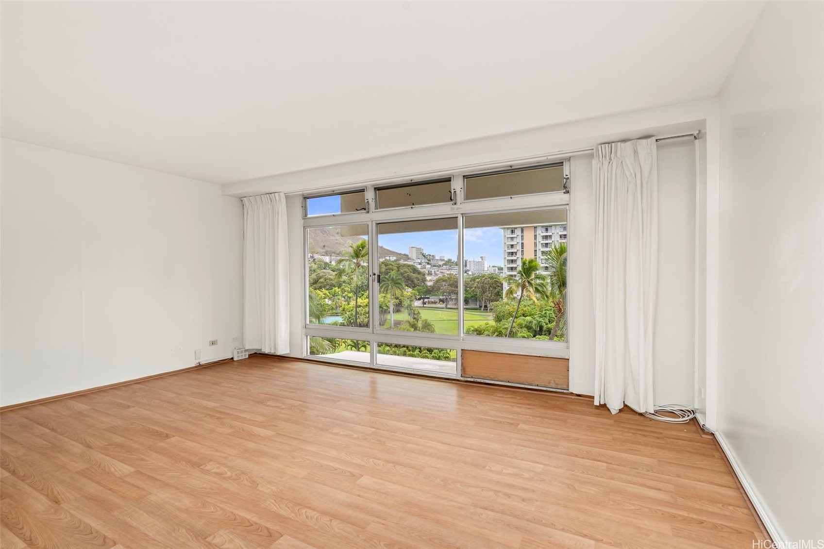 1515 Nuuanu Avenue 555