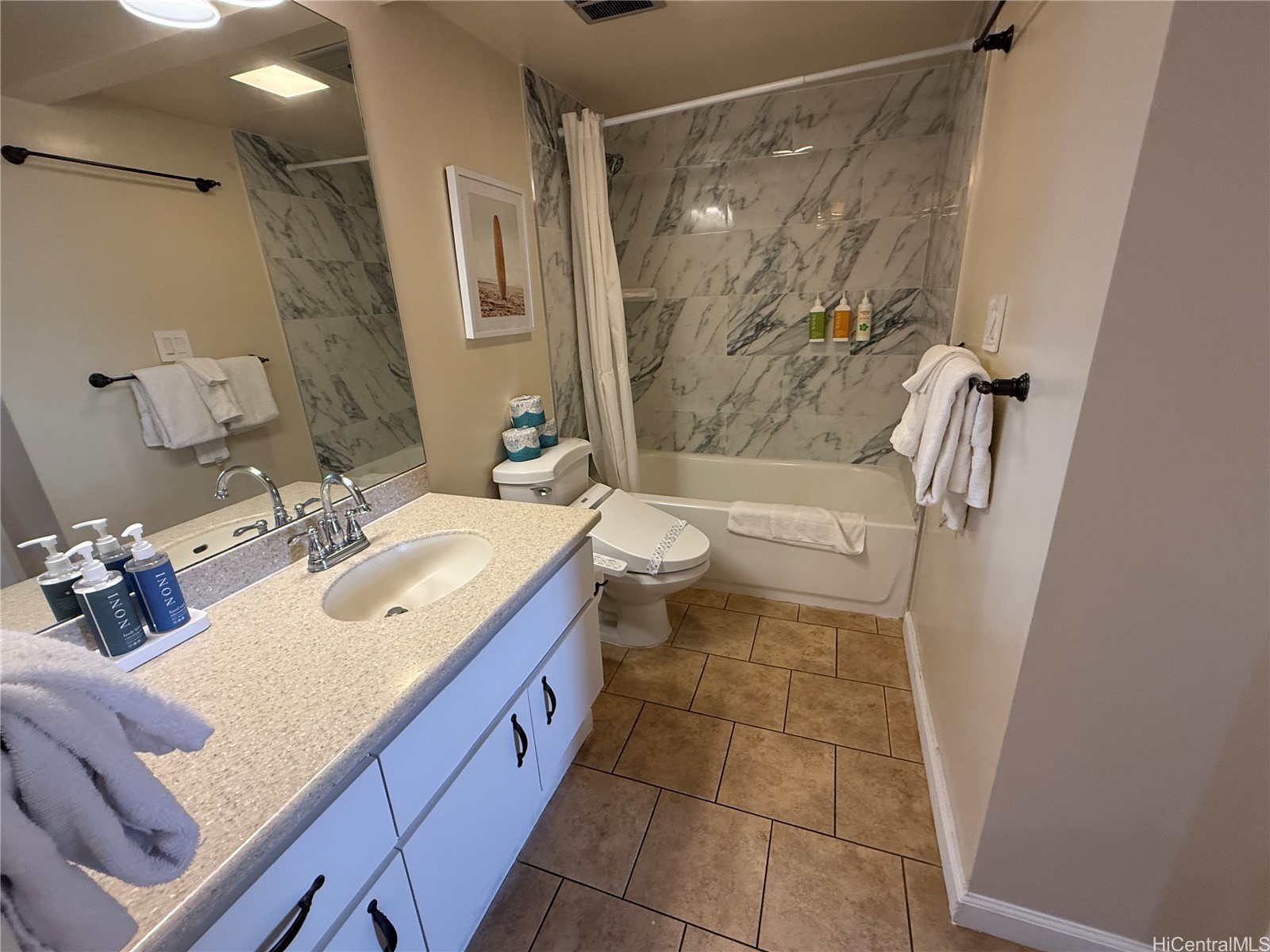 Waikiki Banyan Condominium