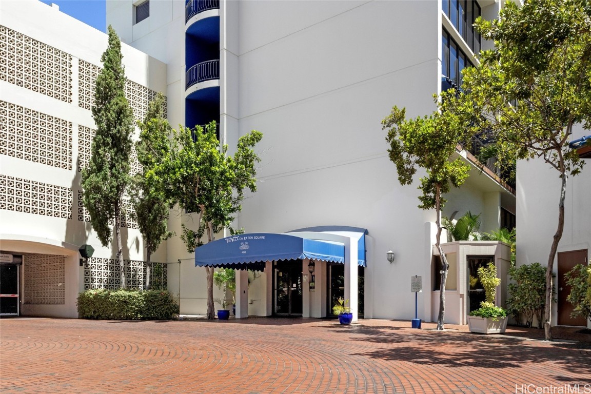 Villa On Eaton Square Condominium