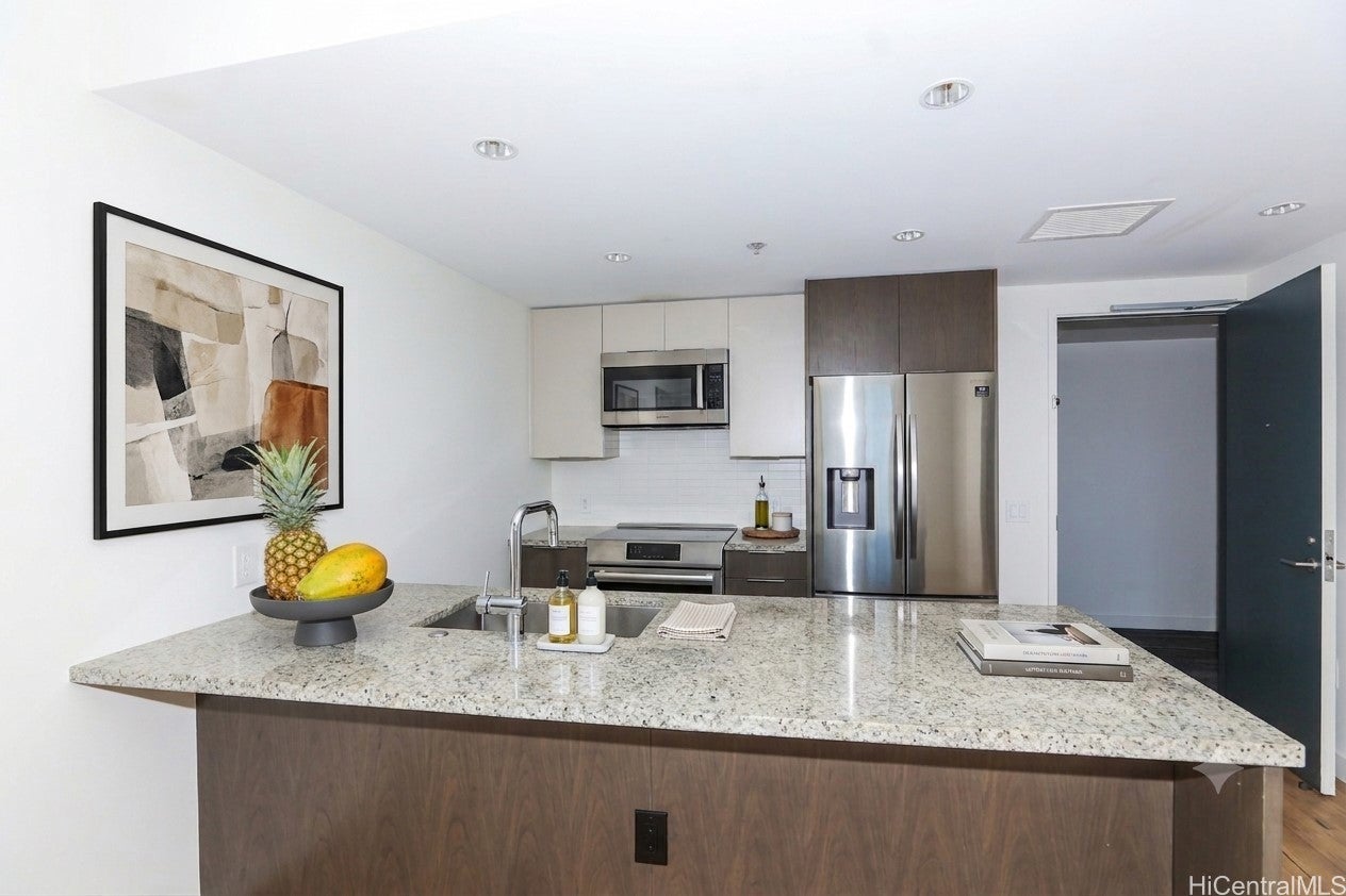 1001 Queen Street 3109