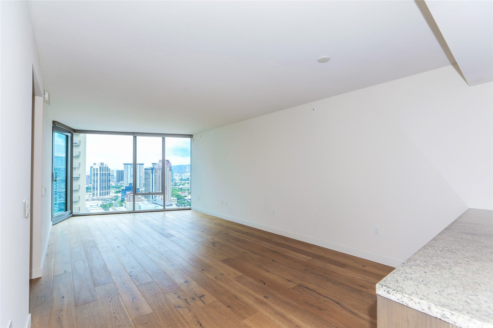 1001 Queen Street 3109