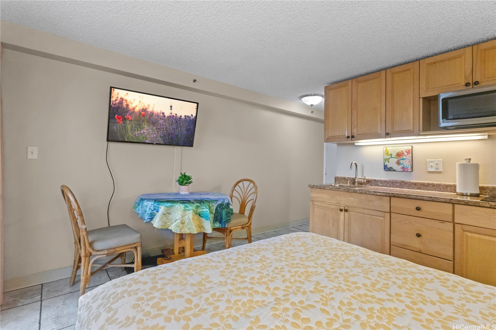 2463 Kuhio Avenue 306