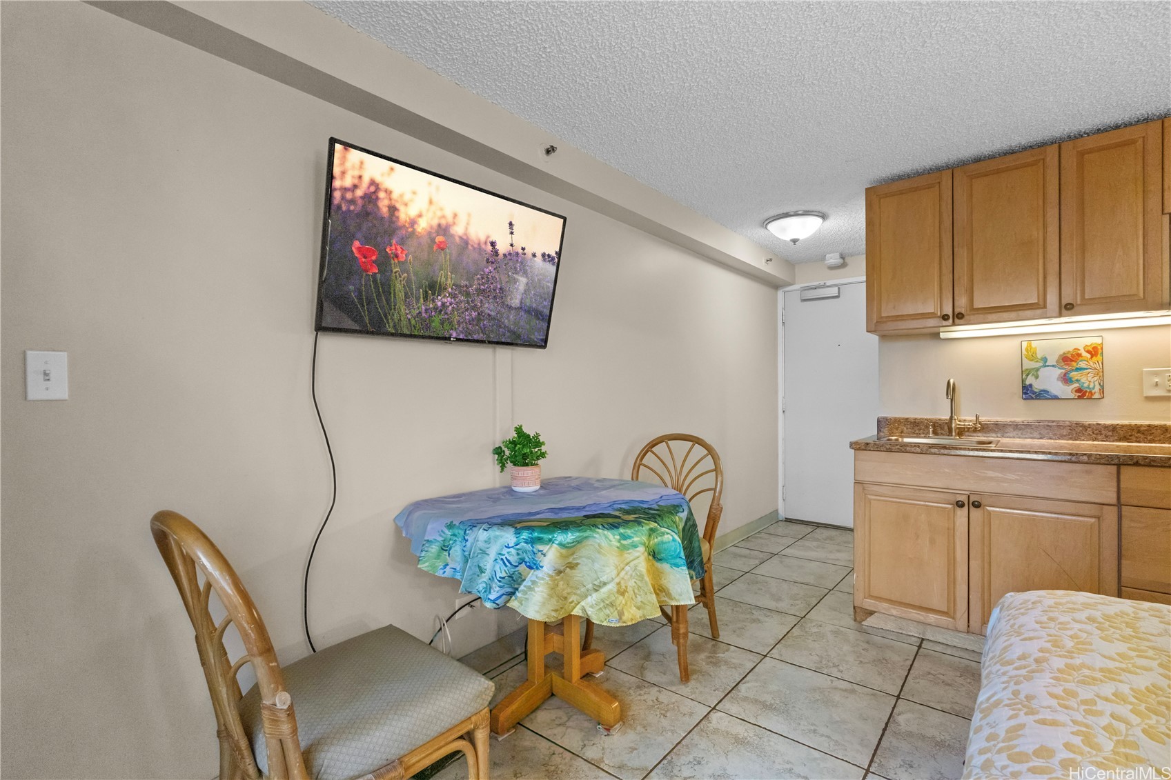 2463 Kuhio Avenue 306