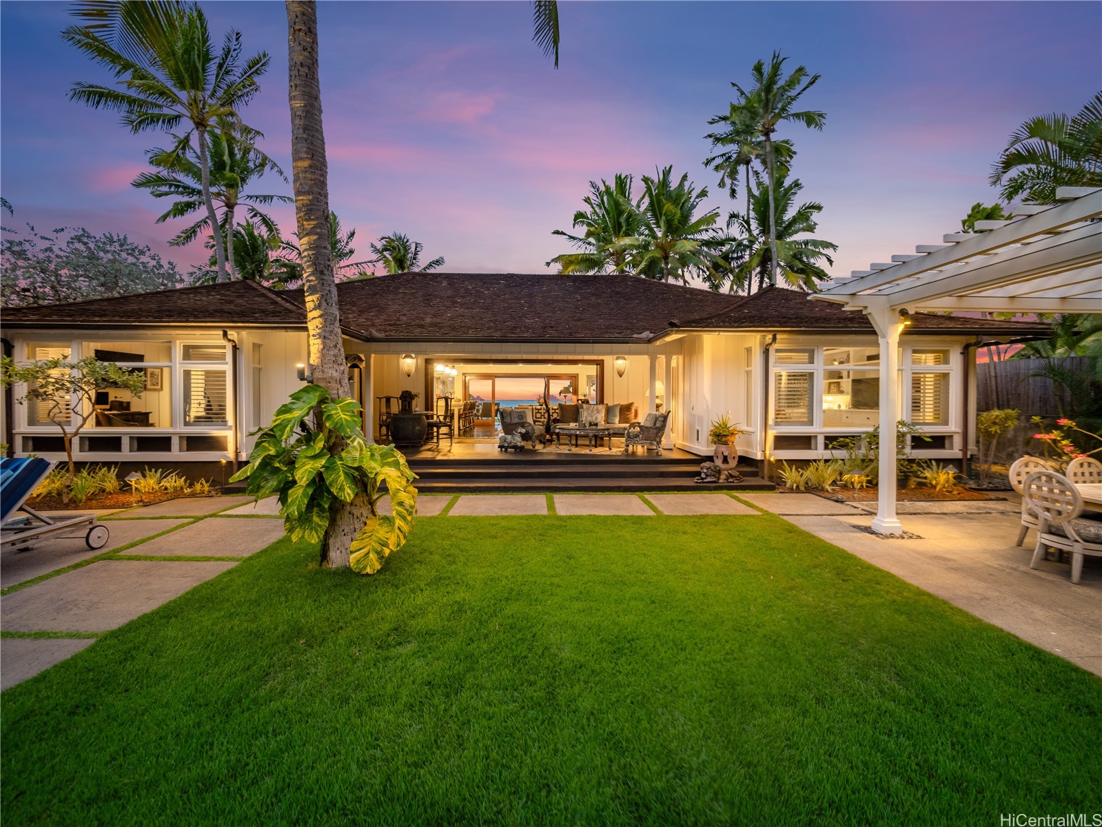 1586 Mokulua Drive
