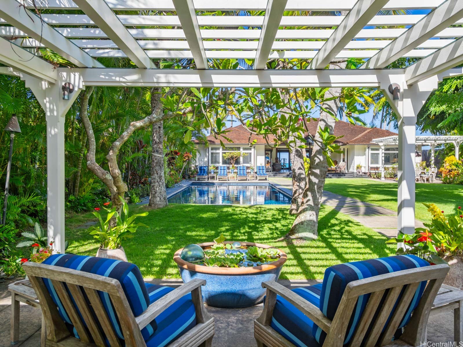 1586 Mokulua Drive