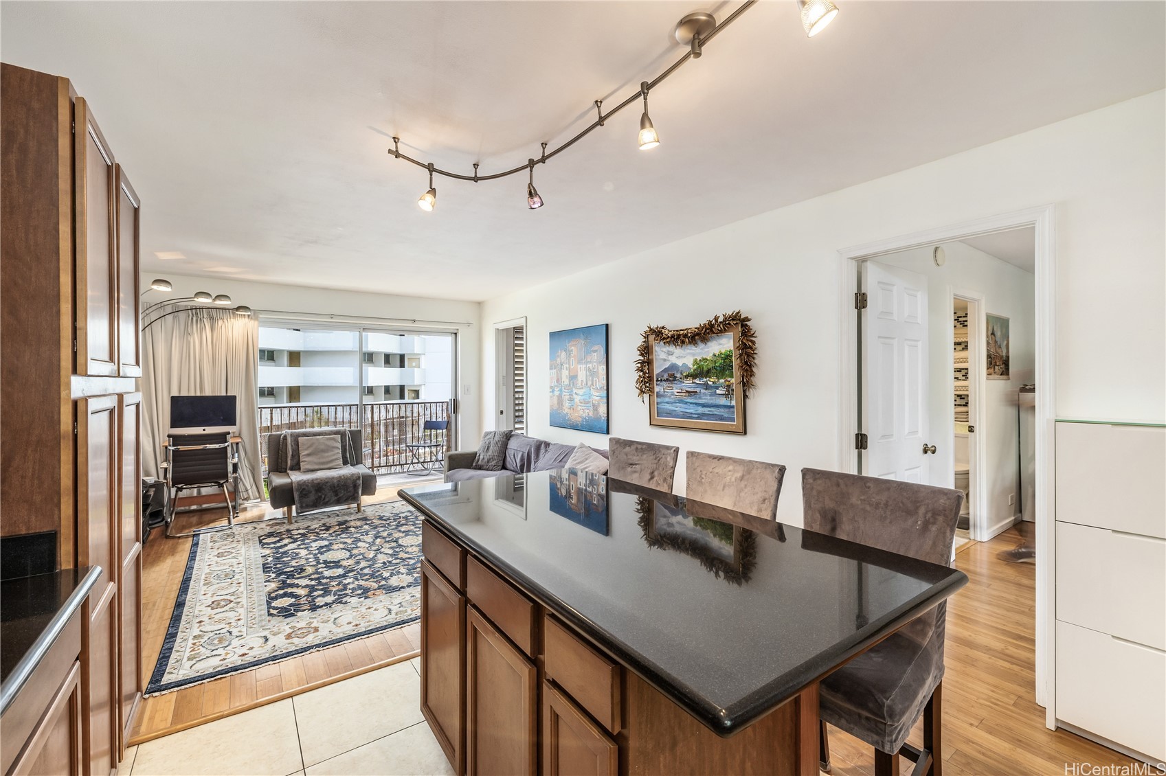 1099 Green Street B209