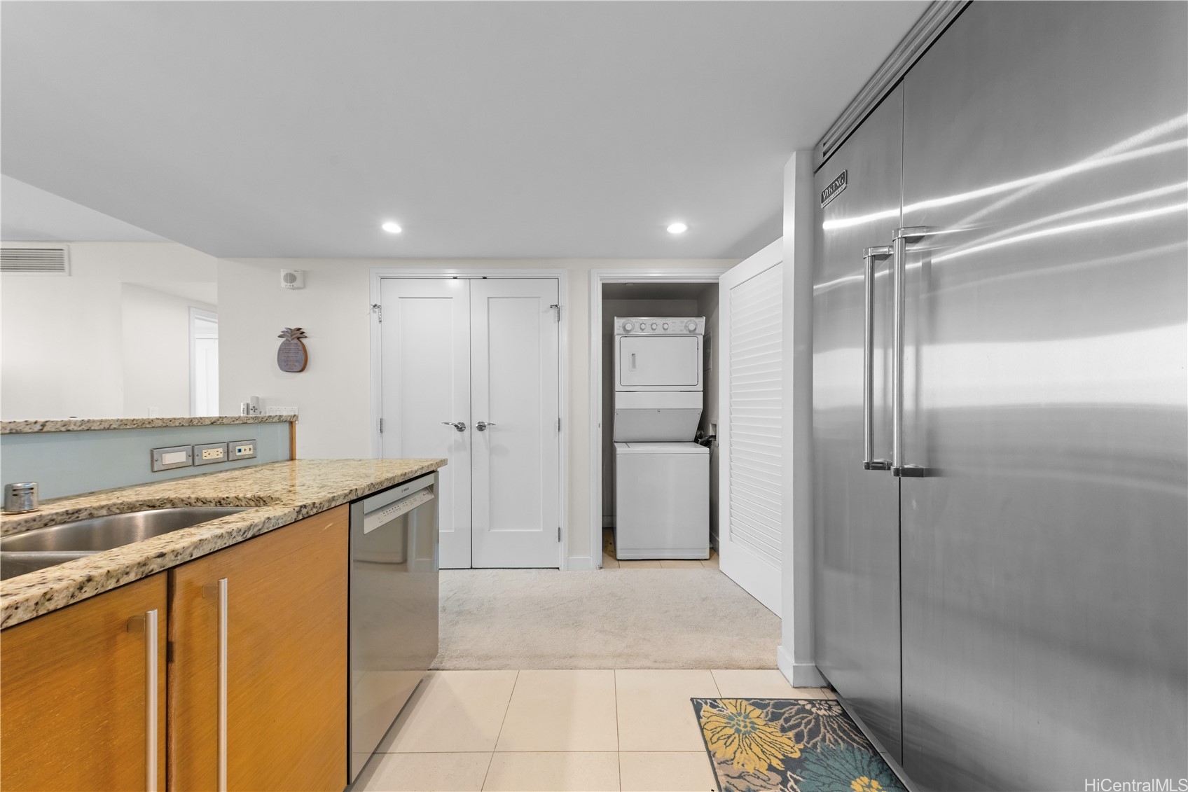 1177 Queen Street 2002