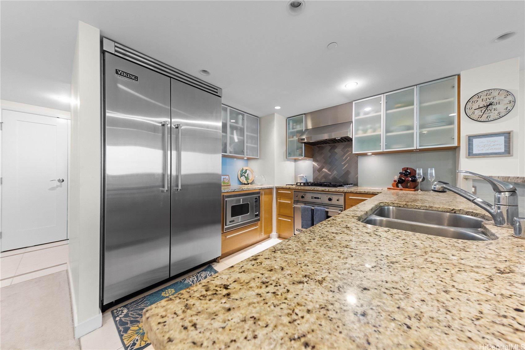 1177 Queen Street 2002