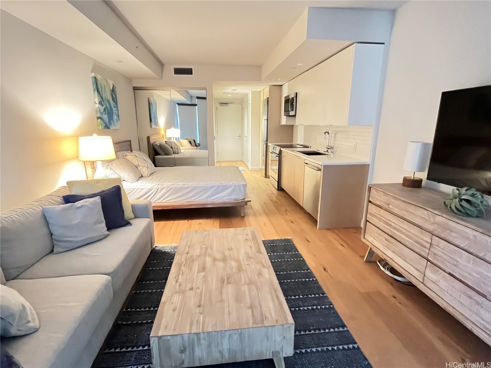 1001 queen Streets 1007