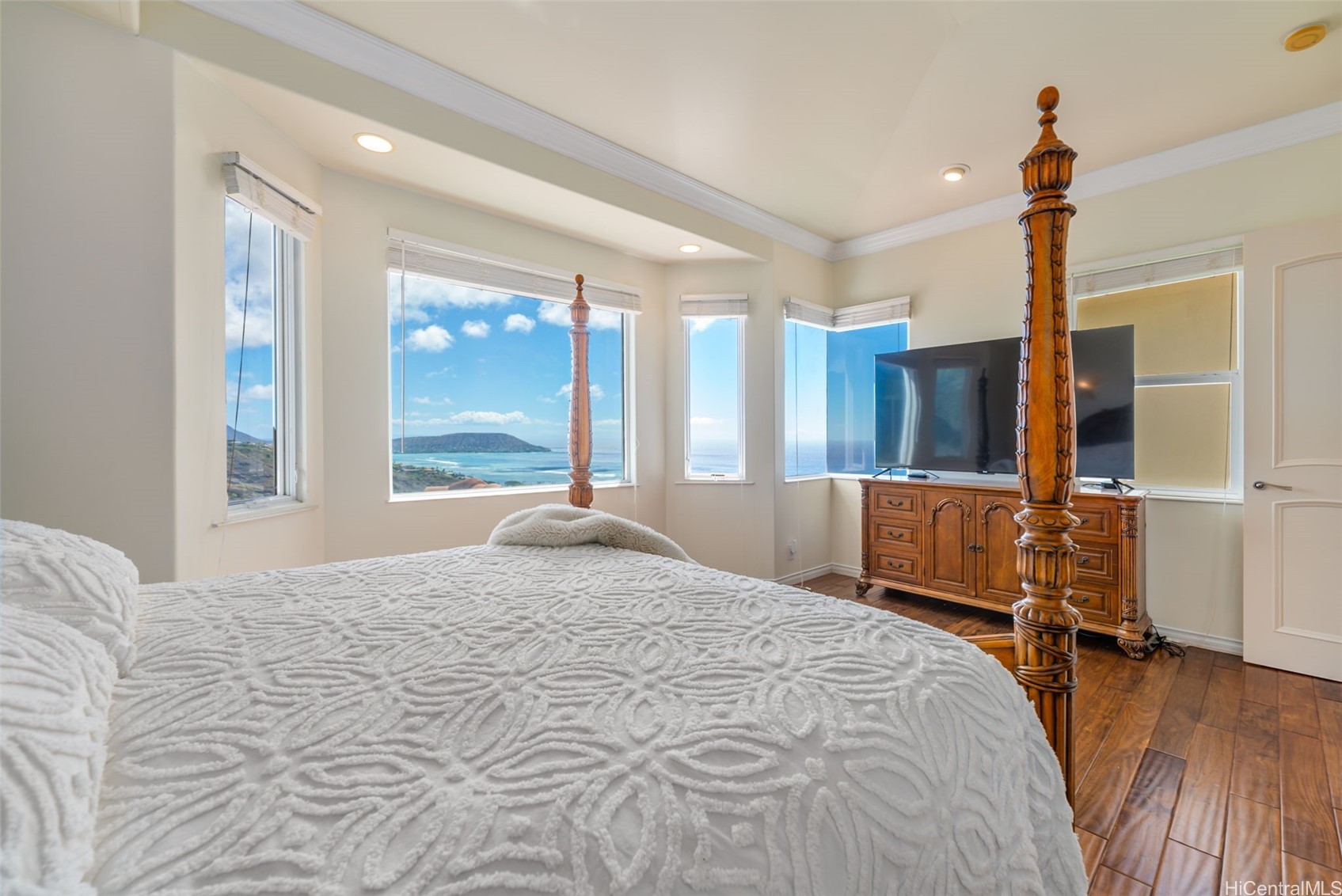 Honolulu, Hawaii, 96821, United States, 5 Bedrooms Bedrooms, ,5 BathroomsBathrooms,Residential,Active,2016705