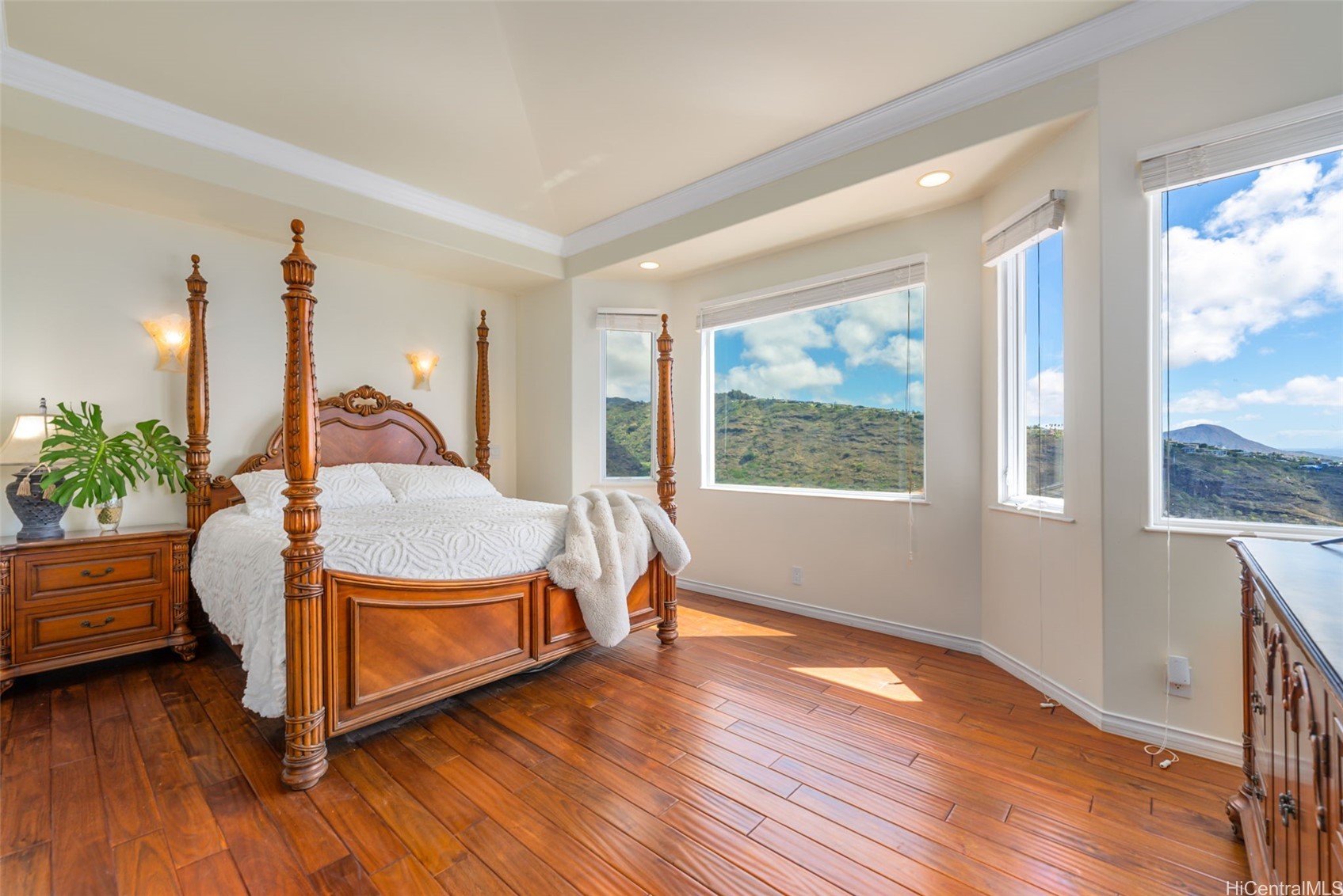 Honolulu, Hawaii, 96821, United States, 5 Bedrooms Bedrooms, ,5 BathroomsBathrooms,Residential,Active,2016705