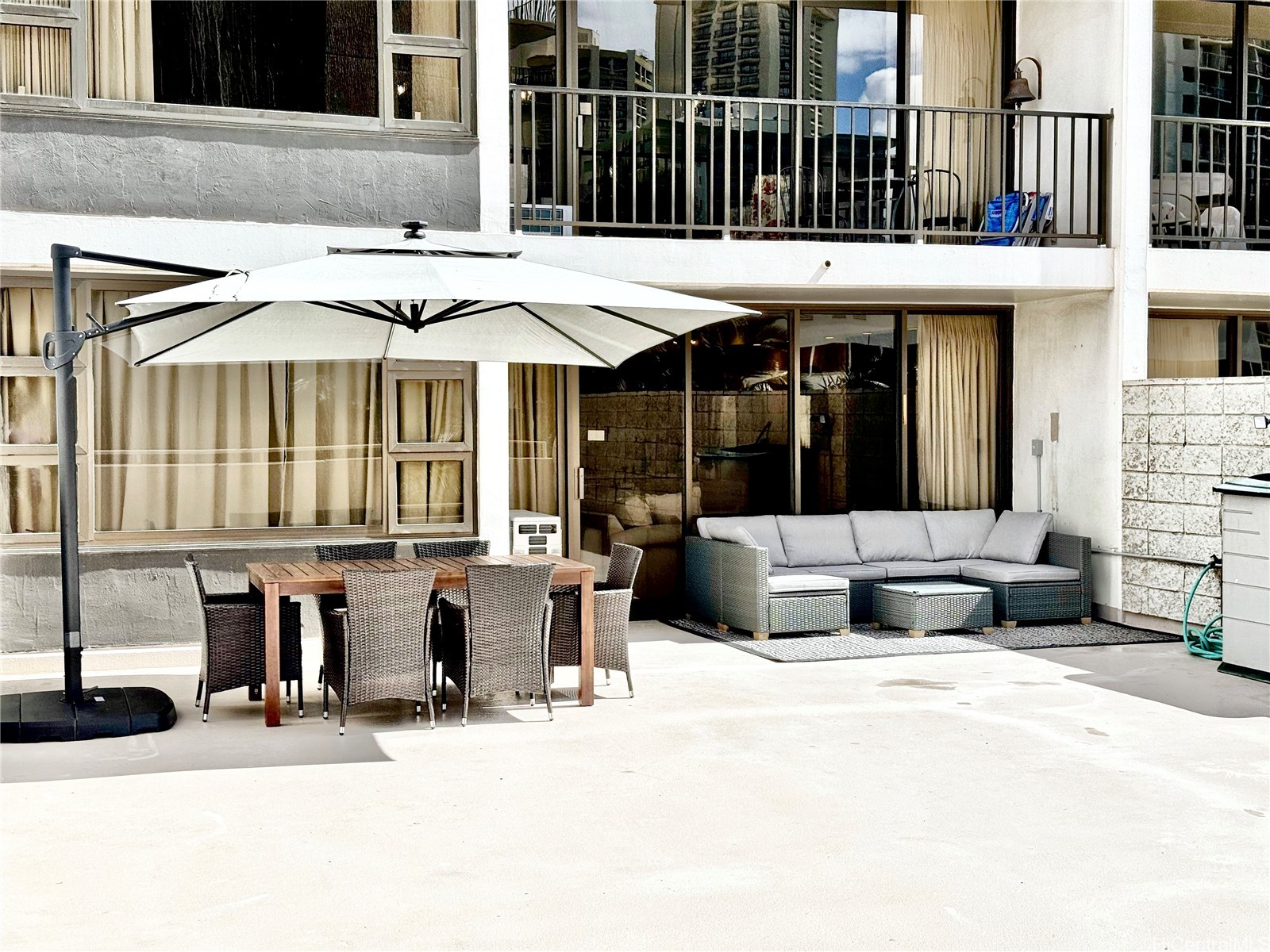 Waikiki Banyan Condominium