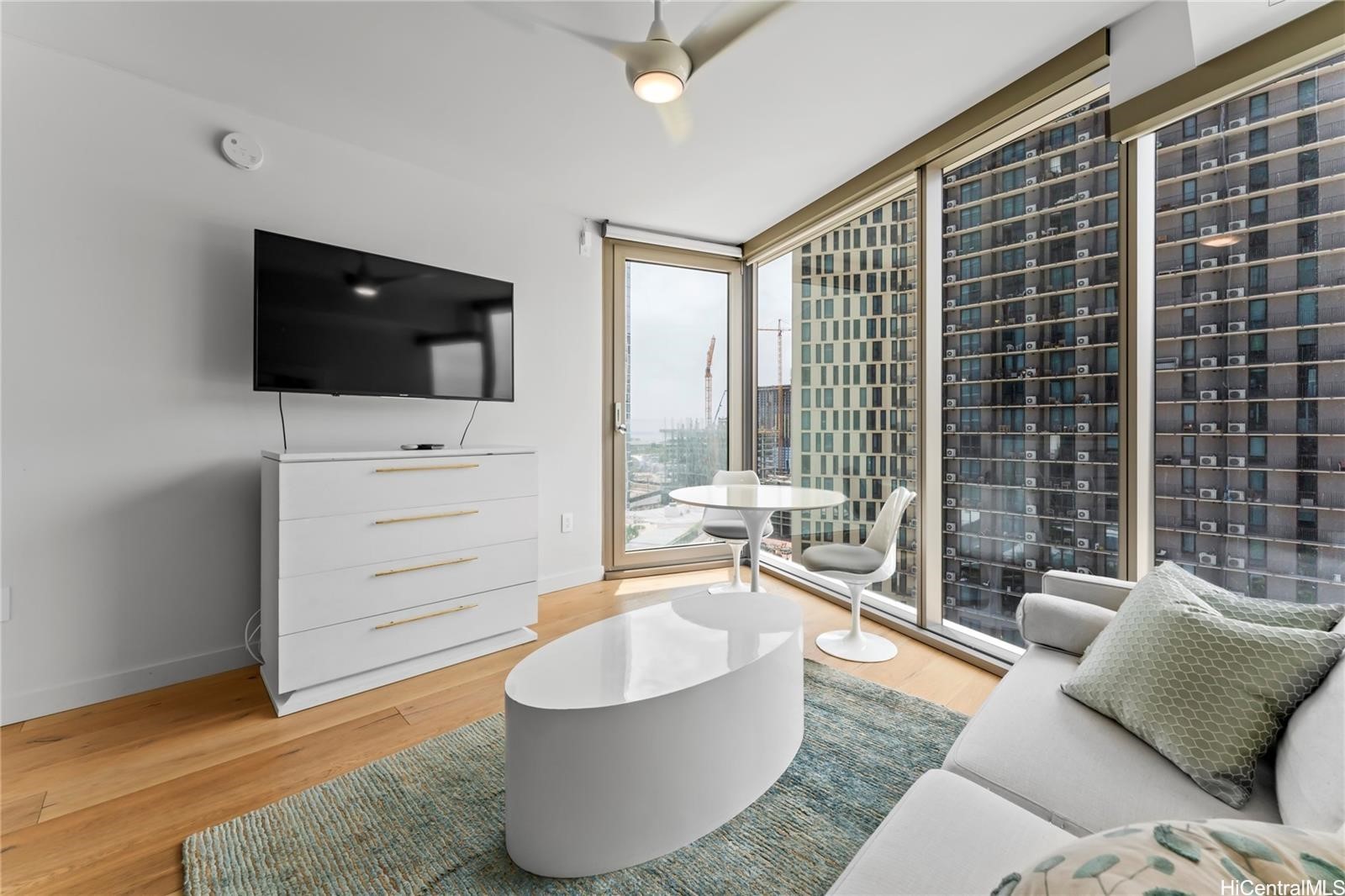 1001 Queen Street 1407