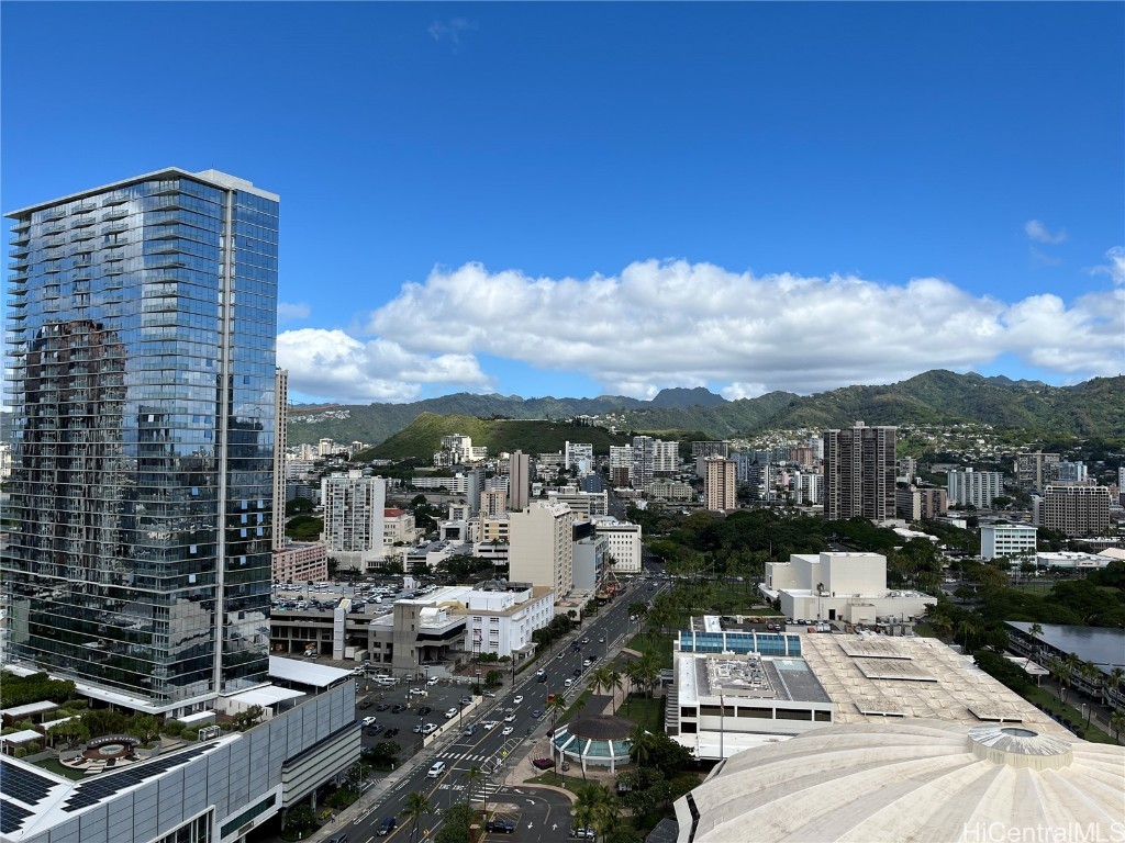 909 Kapiolani Residential Lease