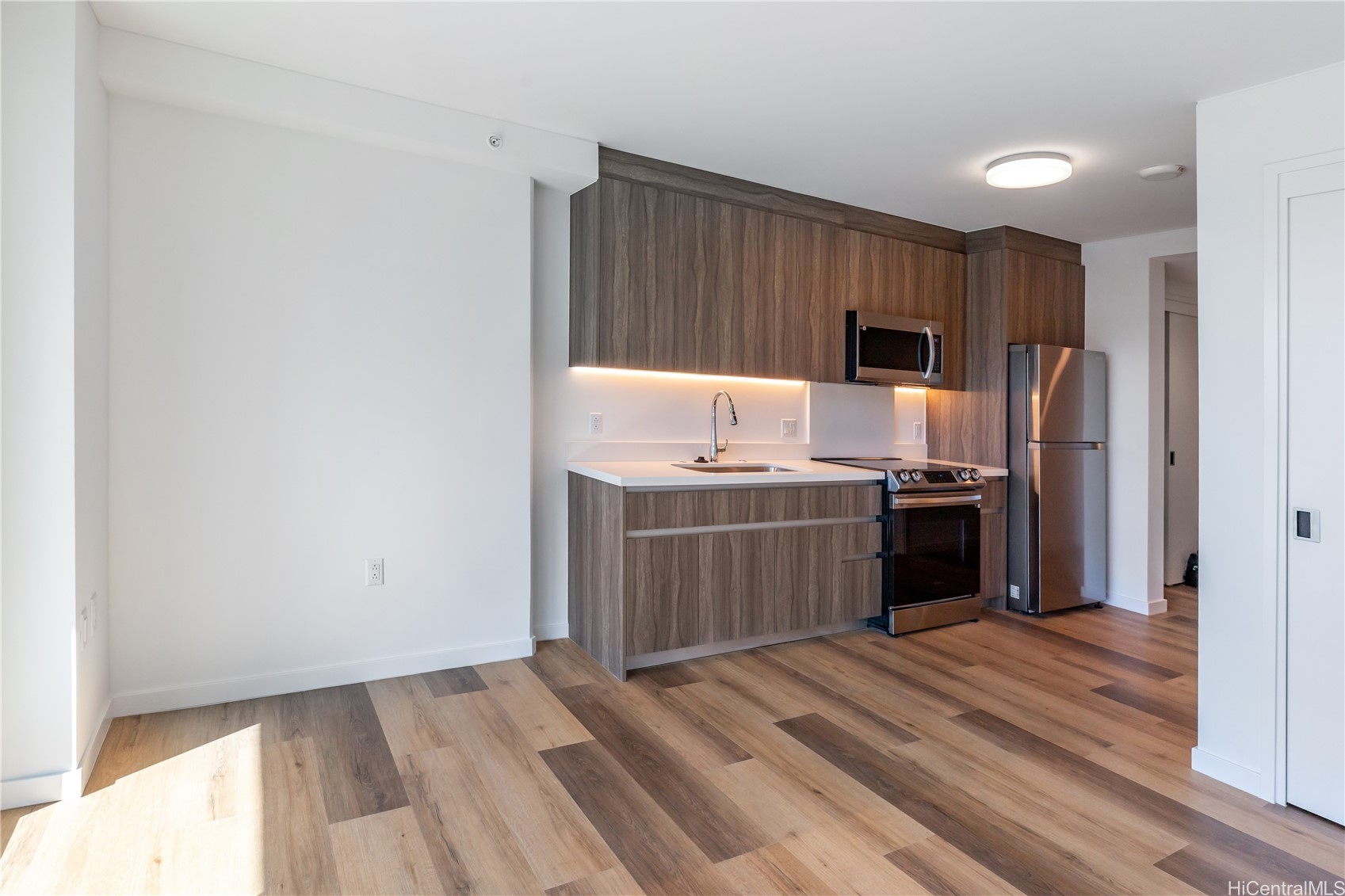 1515 Liona Street 708