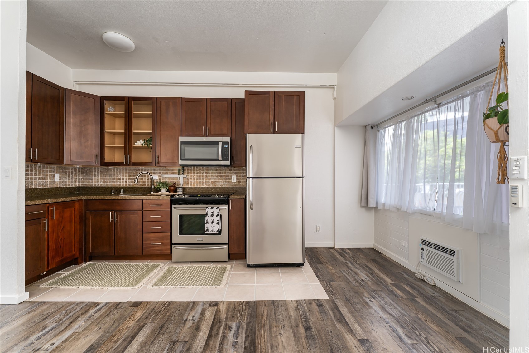 1020 Green Street 208