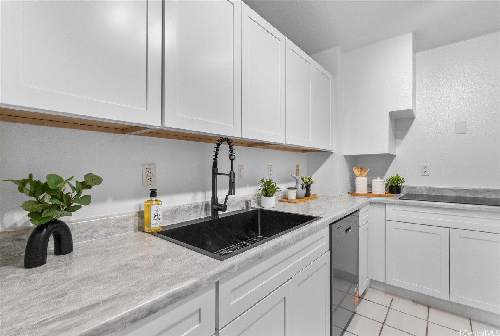 2092 Kuhio Avenue 806