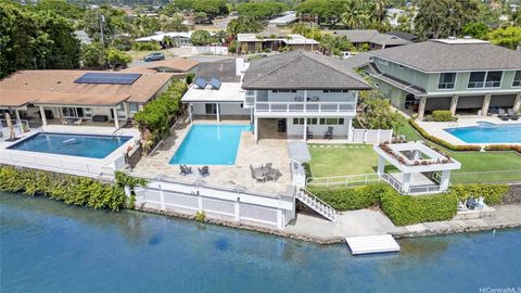 Photo of 802 Pahumele Place, Kailua, HI 96734 (MLS # 202612388)