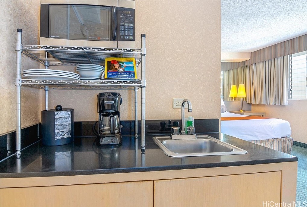 444 Kanekapolei Street 1407