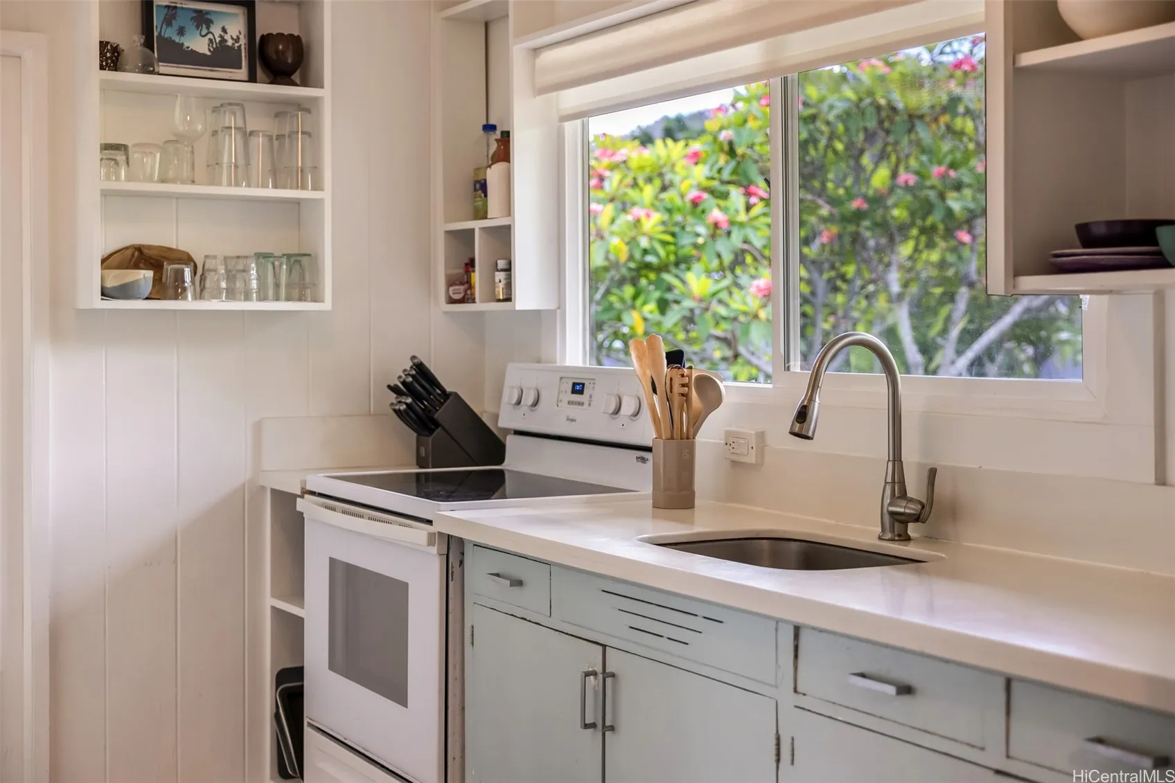 Haleiwa, Hawaii 96712, United States, 3 Bedrooms Bedrooms, ,2 BathroomsBathrooms,Residential,Pending,144479