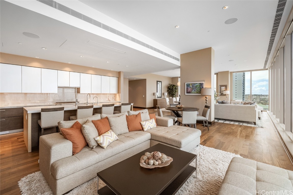 1555 Kapiolani Boulevard 2302/2300