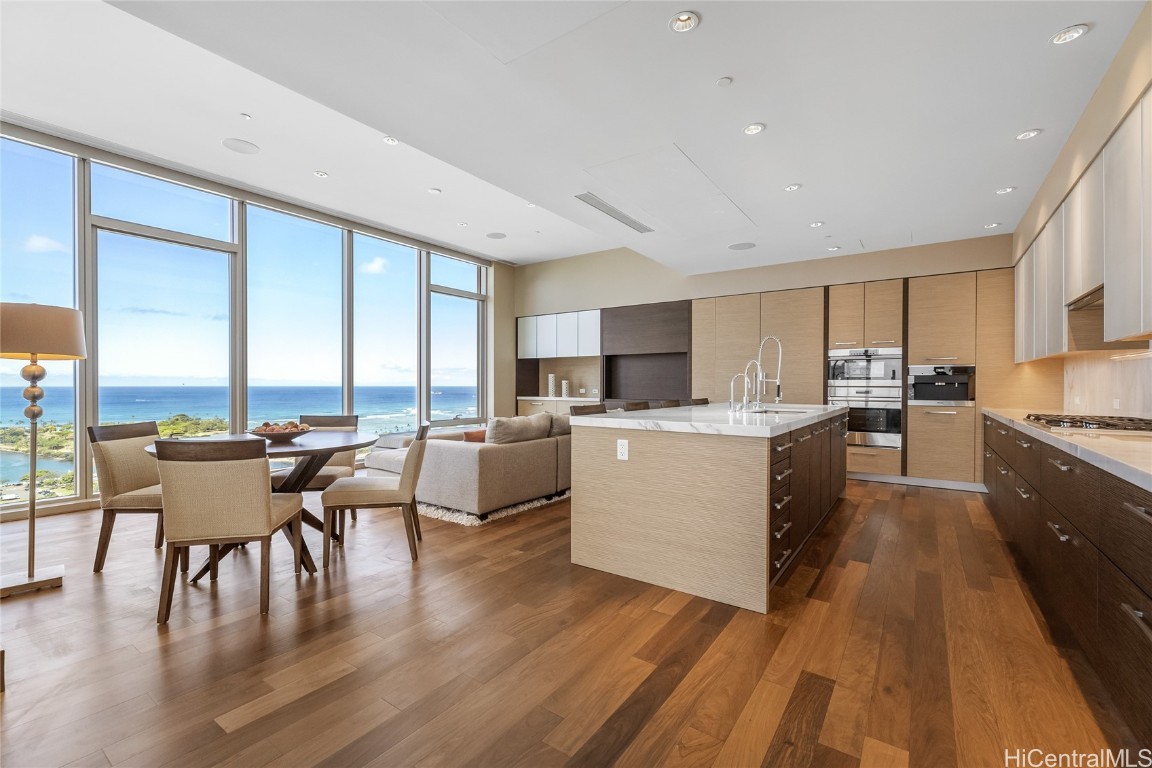 1555 Kapiolani Boulevard 2302/2300