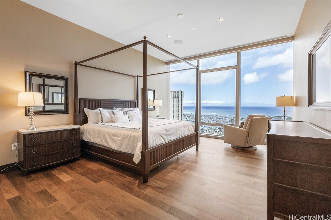 1555 Kapiolani Boulevard 2302/2300