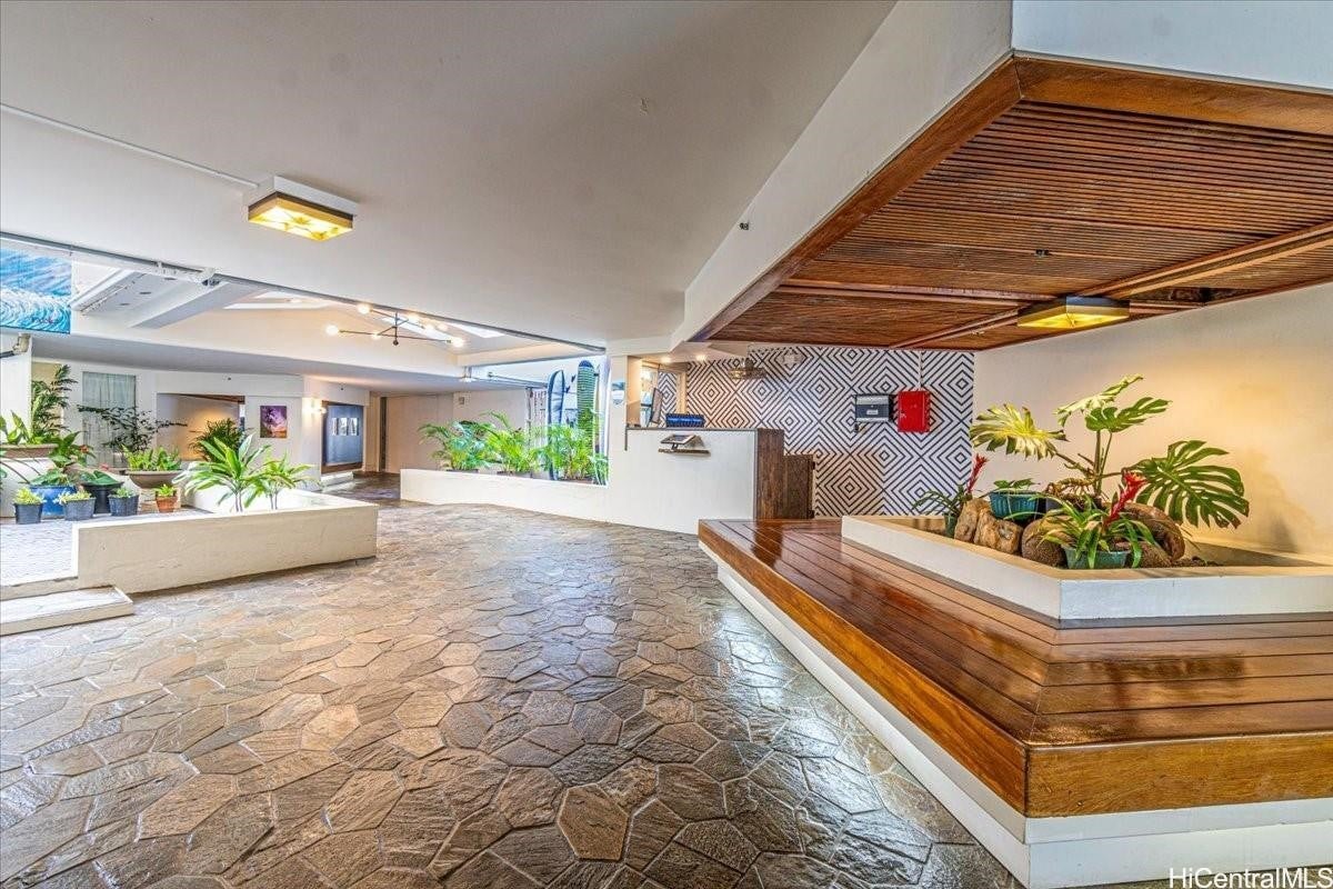 2463 Kuhio Avenue 607