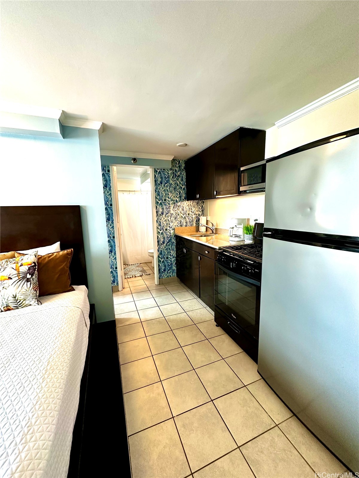 2425 Kuhio Avenue 604
