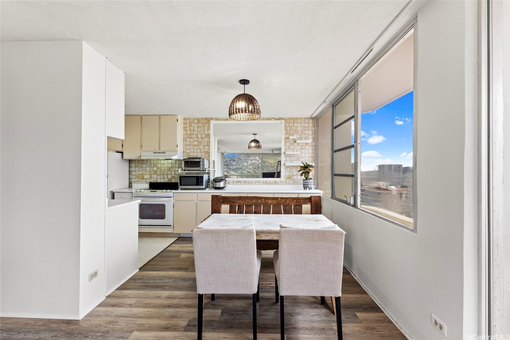 2825 S King Street 2504