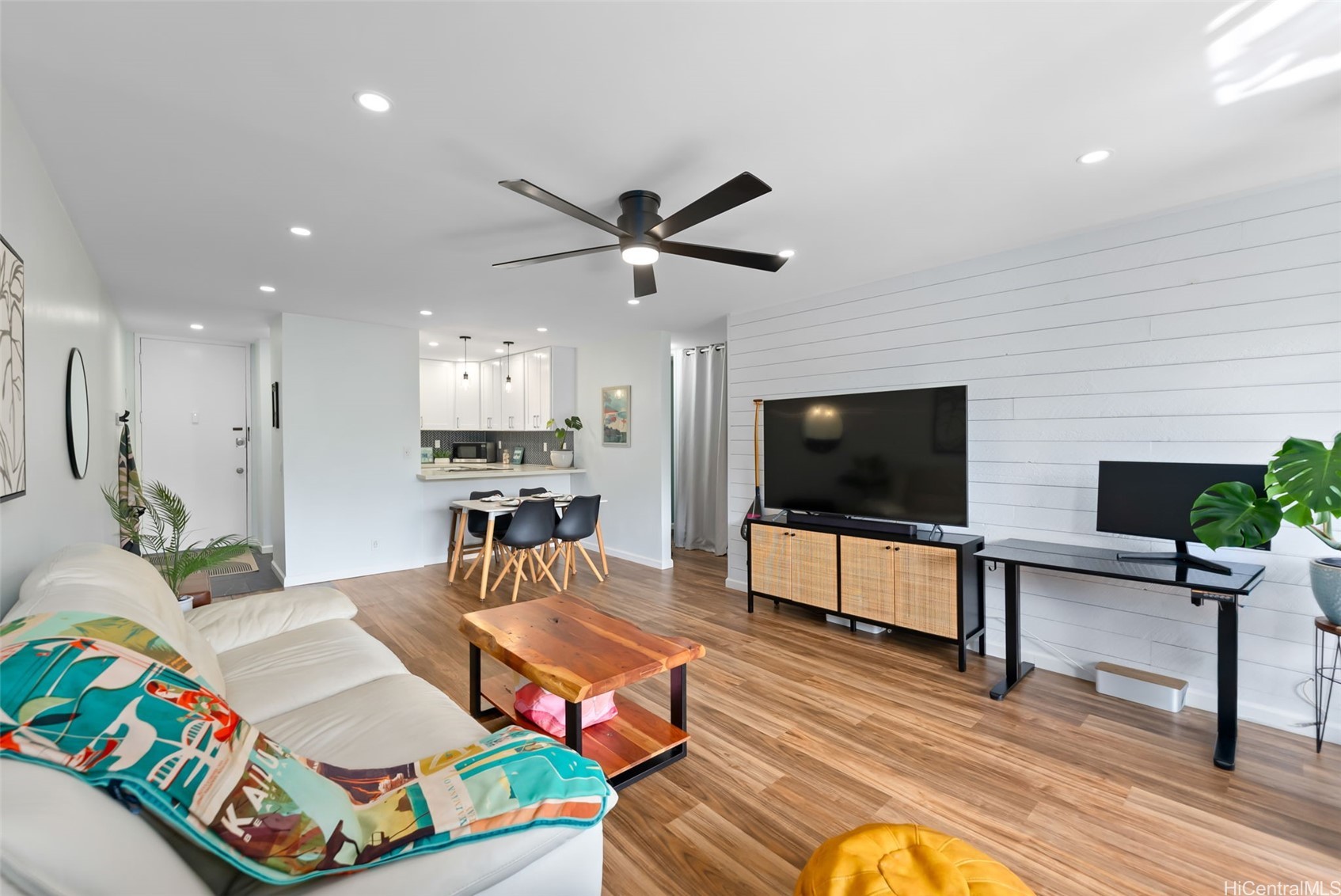 1015 Aoloa Place 243