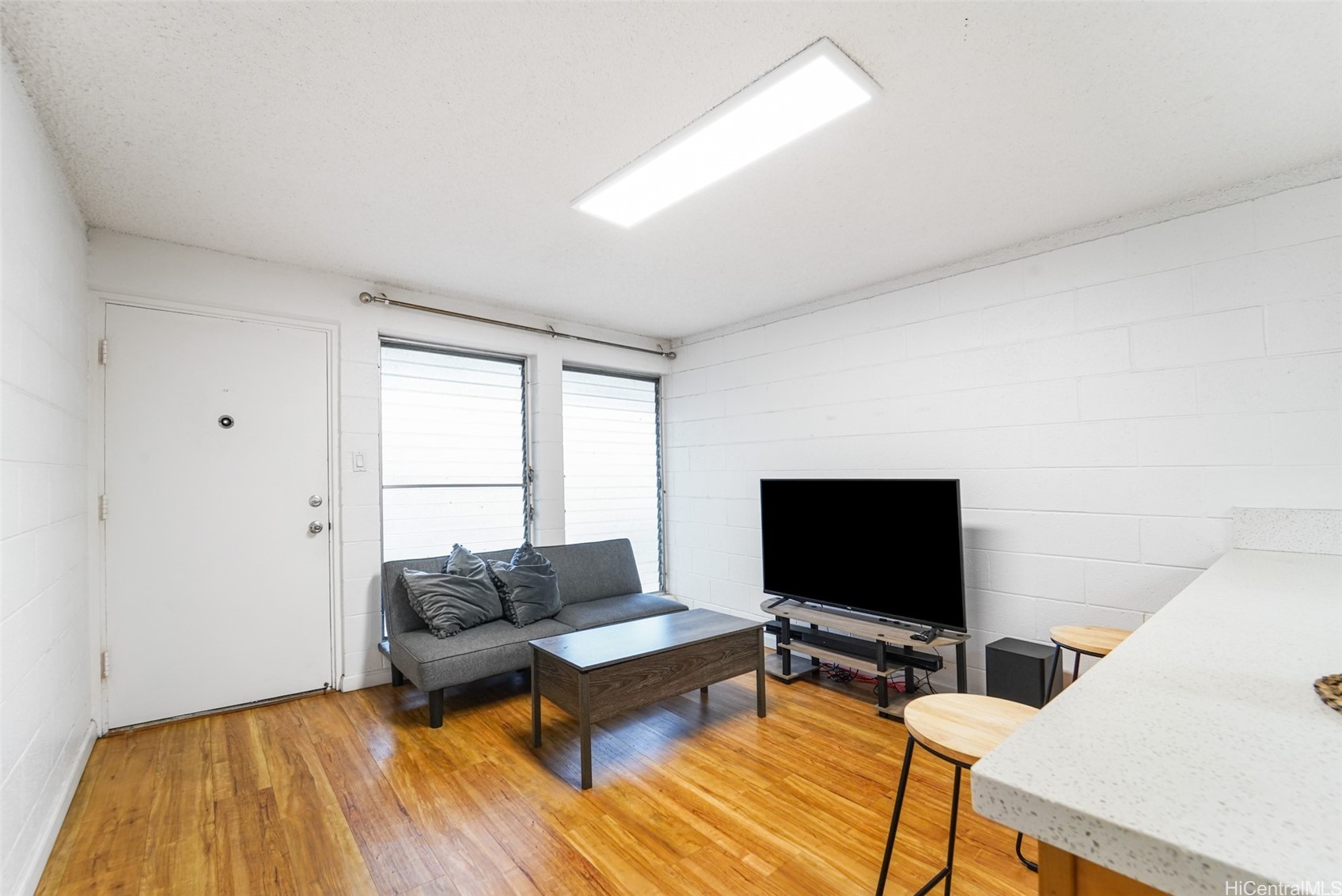 2501 Coyne Street 102