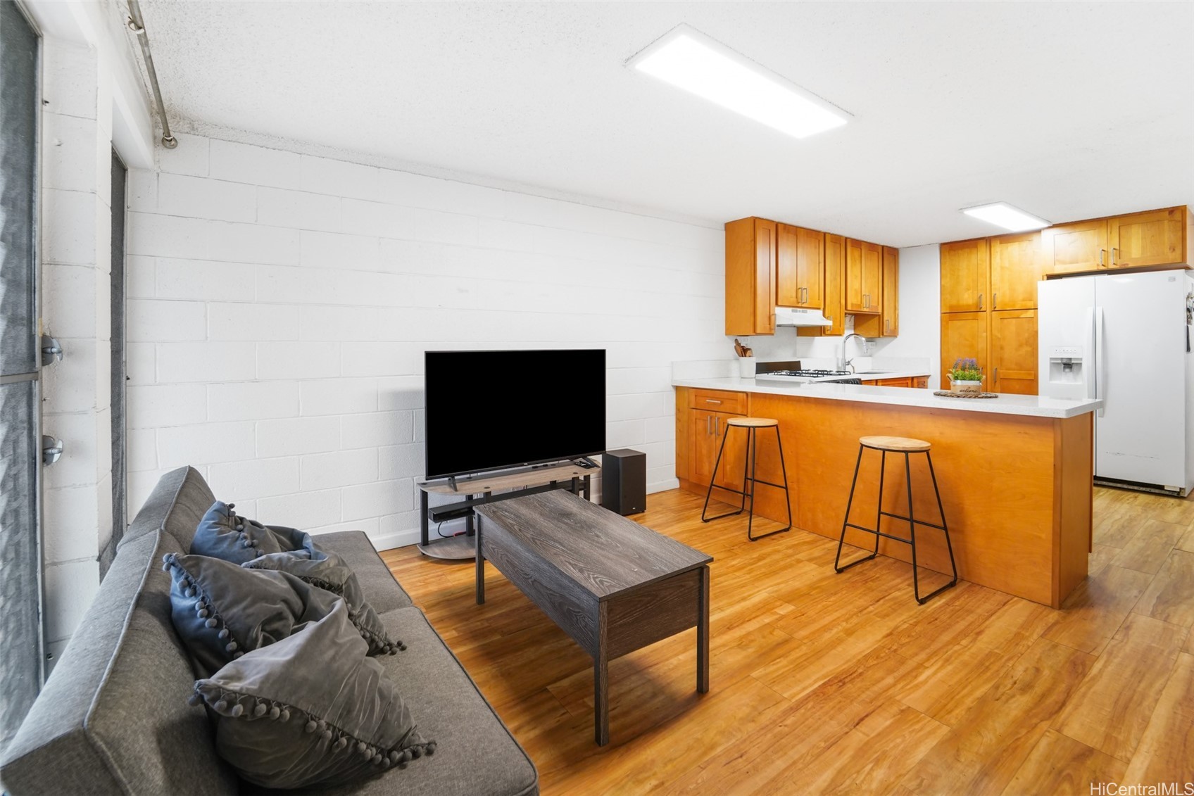 2501 Coyne Street 102