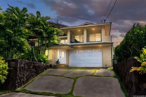 Photo of 976 Kalawai Place, Kailua, HI 96734 (MLS # 202522102)