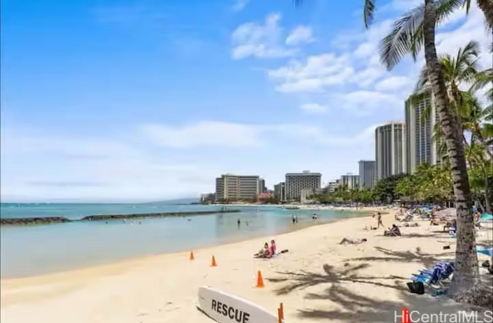 Waikiki Banyan Condominium