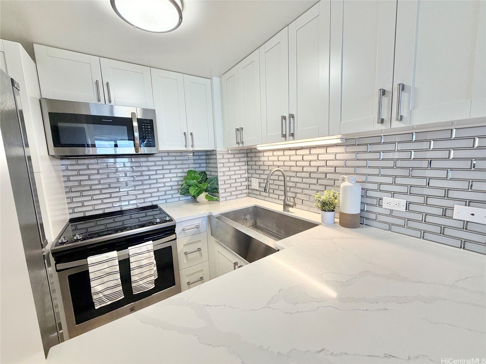 876 Curtis Street 2908